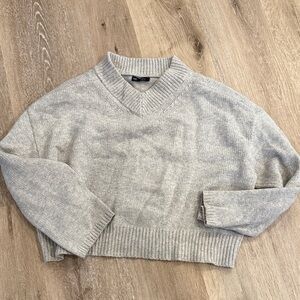 GAP Light Gray V-Neck Women's Sweater